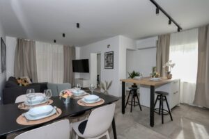 Alleinstehendes Haus, Verkauf, Nin, Nin